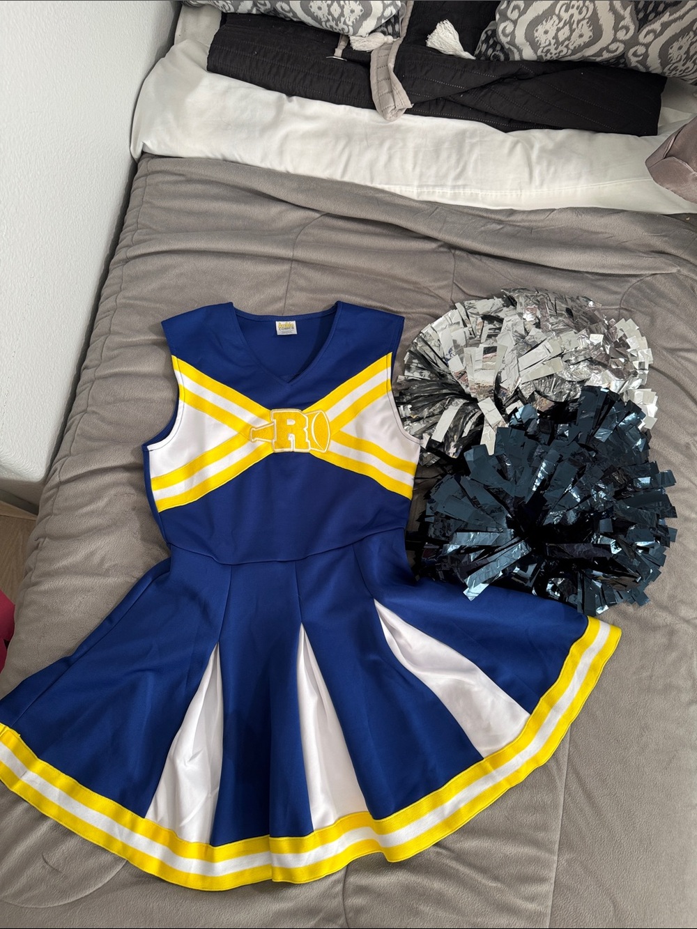 Archie Comics womens Riverdale Cheerleader Halloween Costume & pompom set Sz M